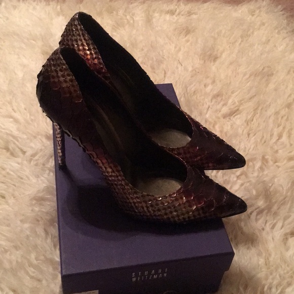 Stuart Weitzman shoes. - Picture 2 of 4